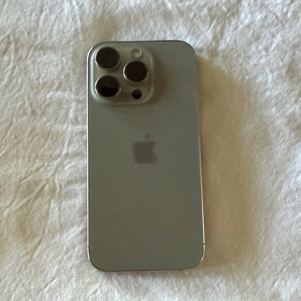 iPhone 16 PRO Apple